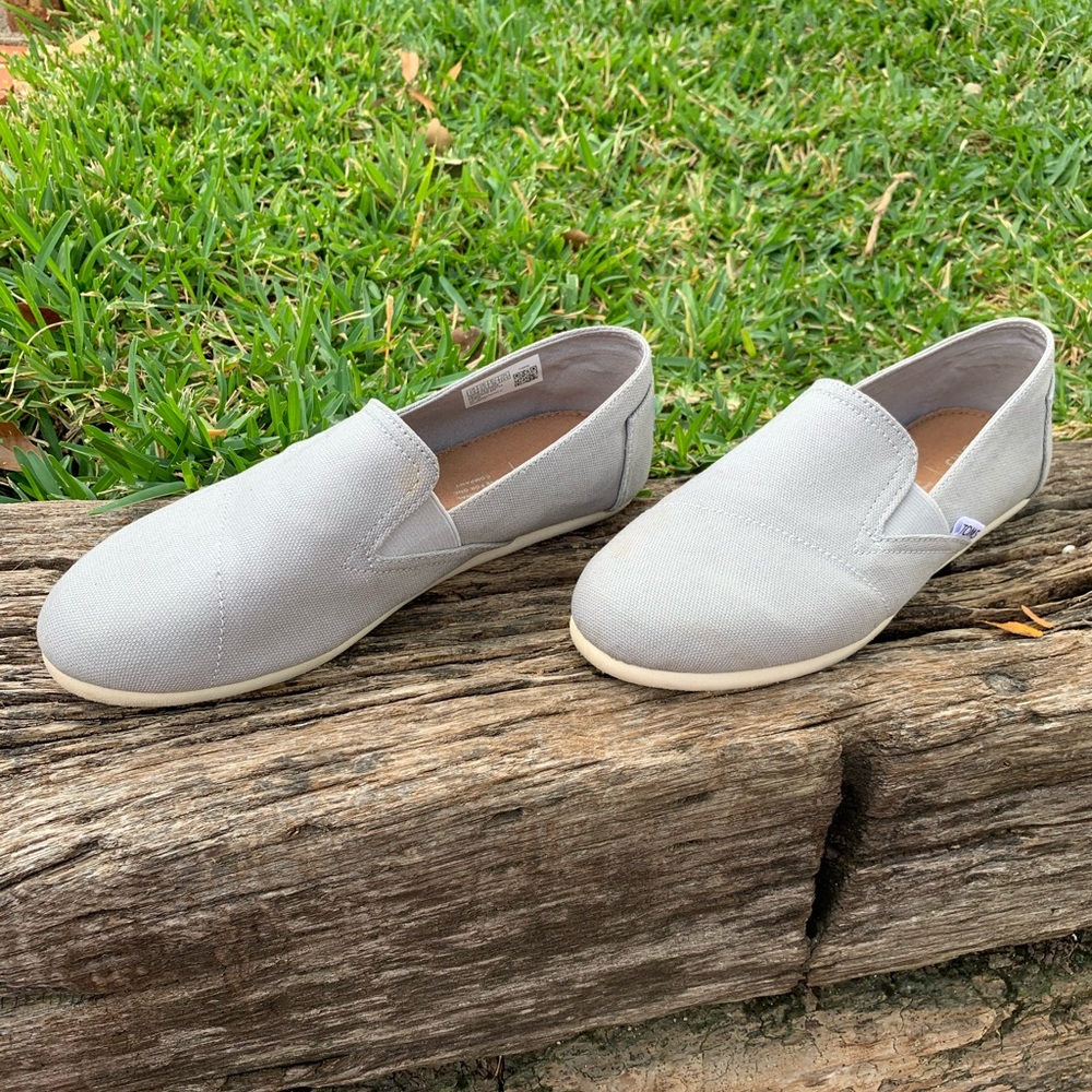 Women’s grey toms size 7.5